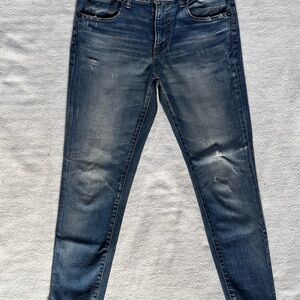 Women’s Moussy distressed Blue Jeans sz 27